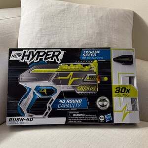 NERF Hyper Rush-40 Blaster Capacity – 30x Rounds Included – Hasbro – New in Box